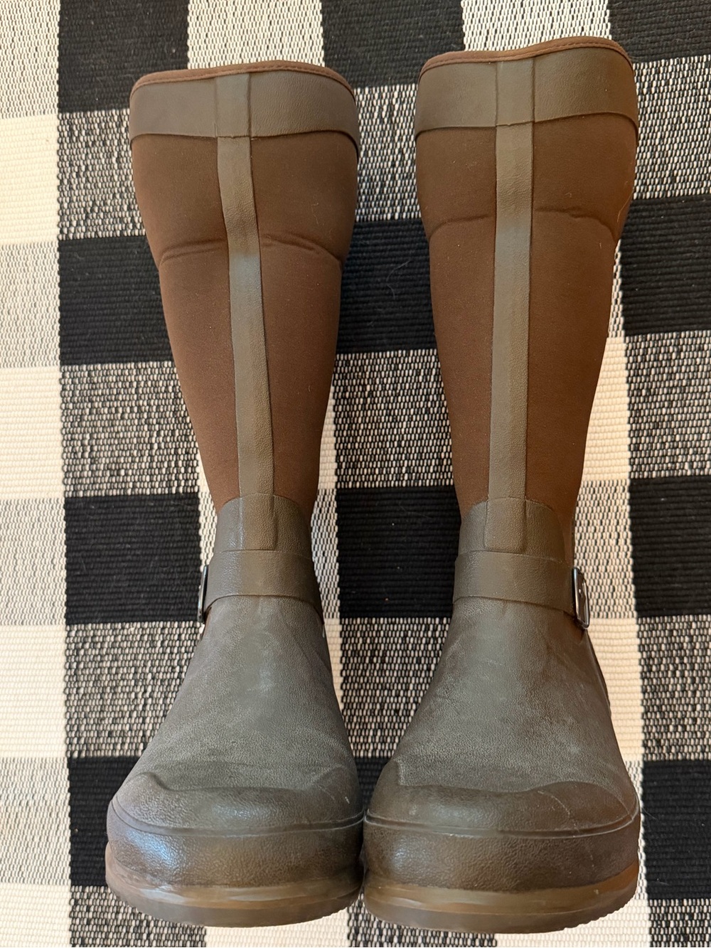 Woman’s Muck Boots - Picture 3 of 8